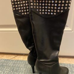 BCBG SIZE 8 BLACK BOOTS