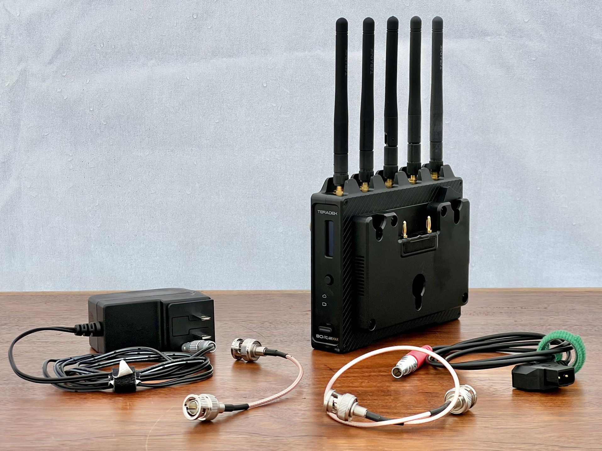 Teradek Bolt 4K LT MAX 3G SDI/HDMI Receiver, Gold Mount