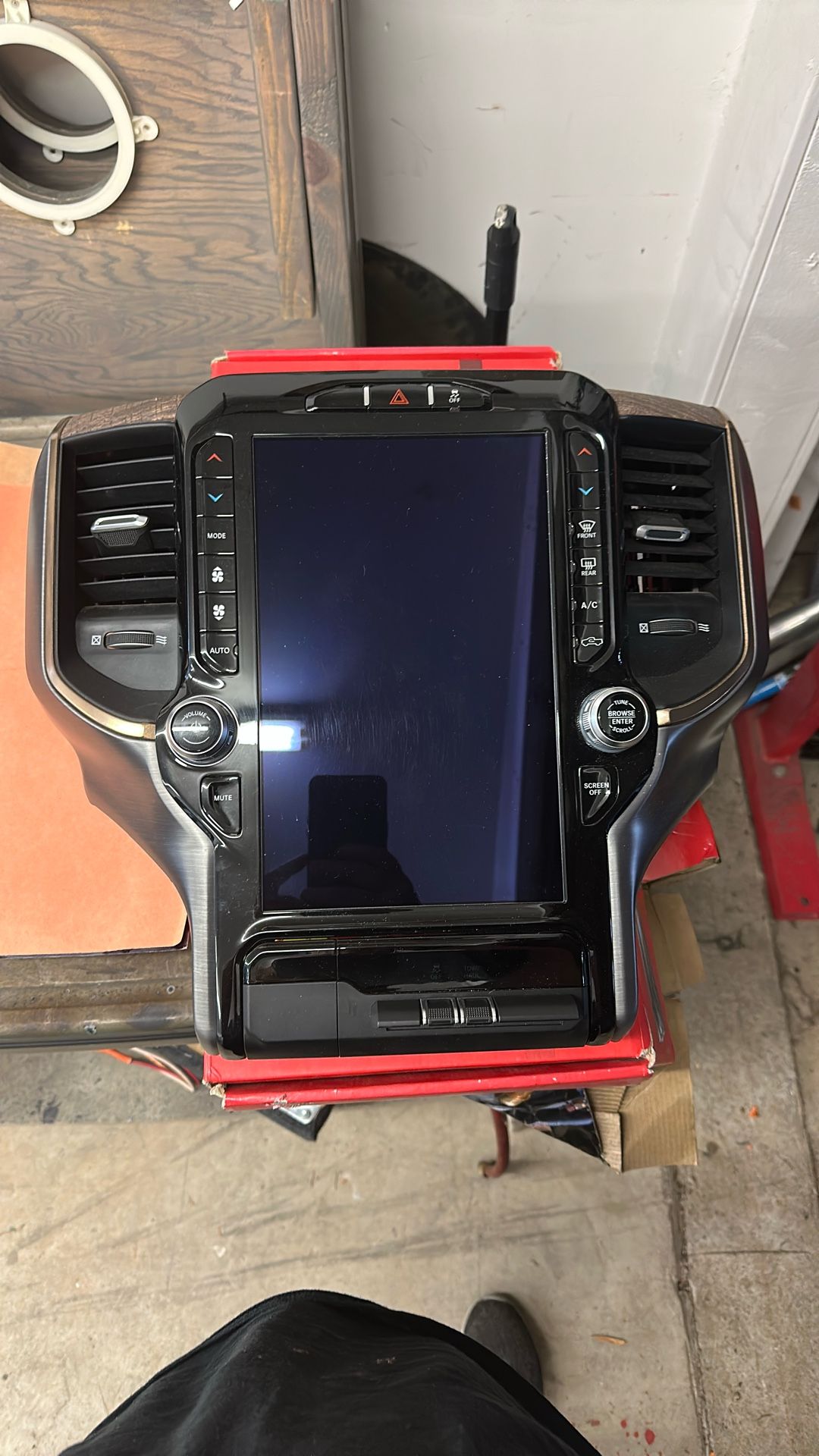 Ram Big Screen 2018 - 2025