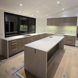 Countertop Installation & Slab Fabrication 