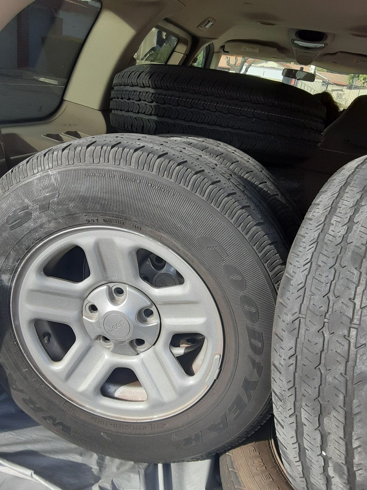 JEEP RIMS AND TIRES P255/75R16