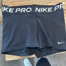 Lg Woman’s Brand New Nike Pros Never Worn