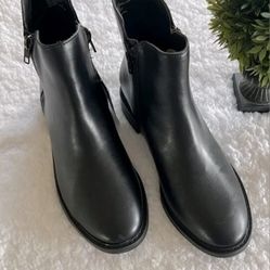 Universal Thread Boots Womens 7 Ankle Bootie Black Faux Leather Sid