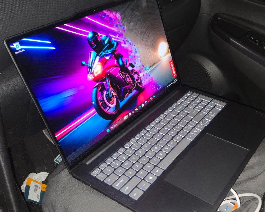 Lenovo Yoga Pro 9i 16" 2.8k NVIDIA RTX 5050