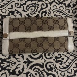 Gucci GG Canvas Continental Wallet with beige canvas 