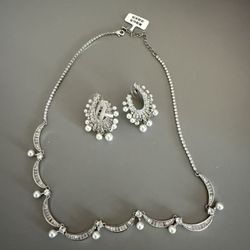 Women’s silver and pearl jewelry set