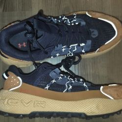Size 8 Under Armour 