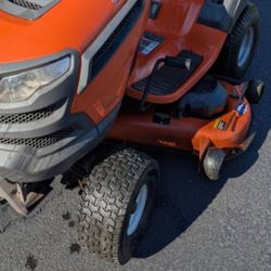 2018 HUSQVARNA 48 Inch 24 Hp Lawn Tractor Low 150 Hours  Hydrostatic Automatic Trans