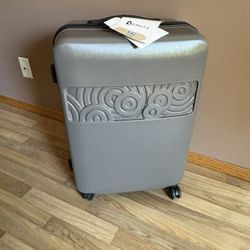 New Krute 24” Check-in Luggage Spinner 