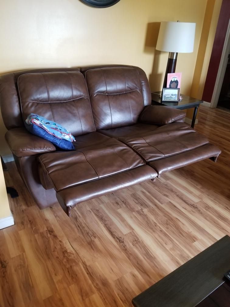 Brown Leather Recling Couch Set With Coffee Table