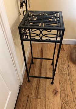Accent table -black