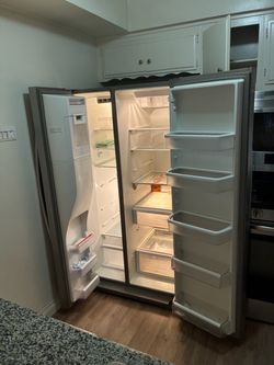 Refrigerator/Refrigeradora