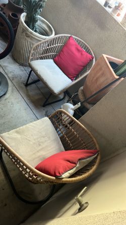 Living spaces out door chairs great condition water proof