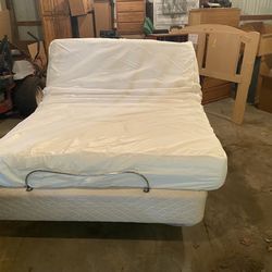 Want to trade Queen adjustable bed for king size mattress. PLEASE READ THE AD!!!!