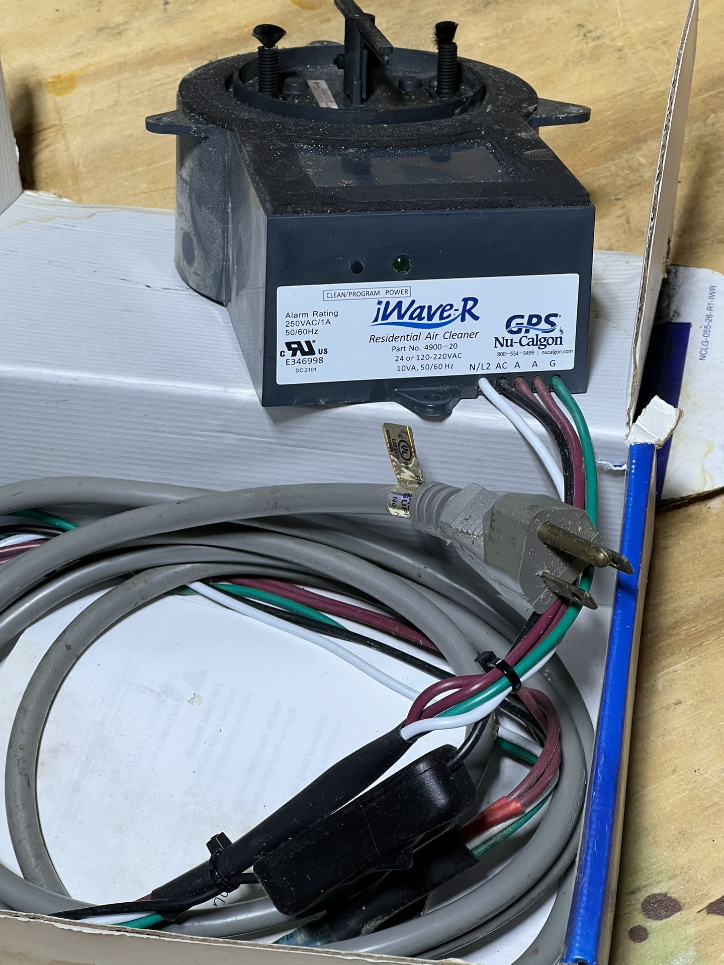 Nu-Calgon iWave-R Air Purifier Ionizer