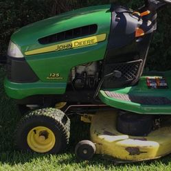 John Deere 125 Automatic Tractor, Key Start, Lawnmower, Yard Tractor, Ride On