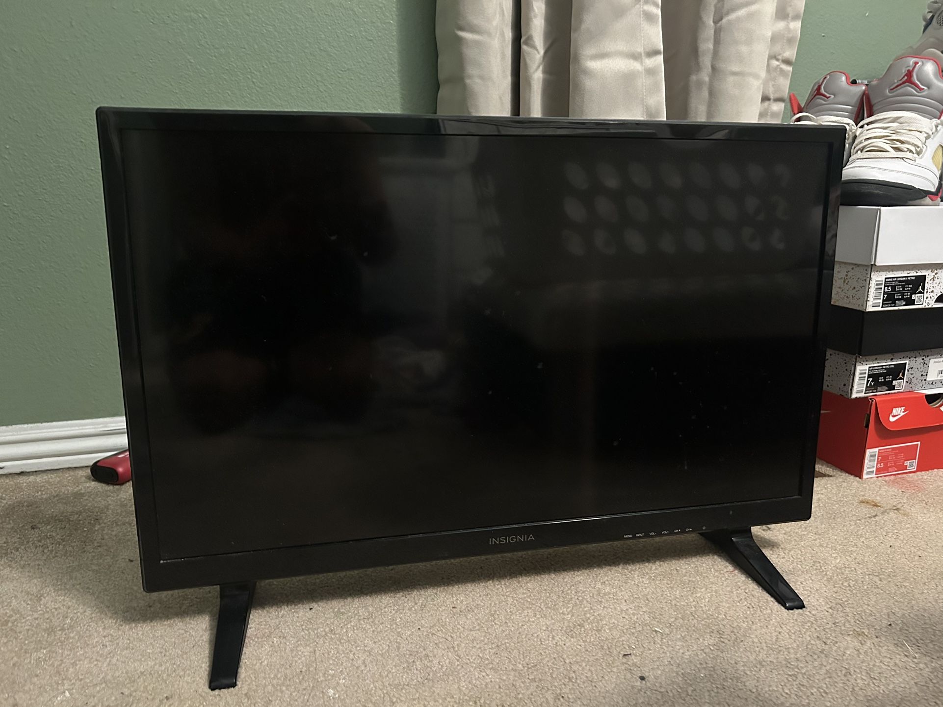 28” Insignia TV