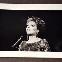 Liza Minnelli Performs for London Palladium Singer Actress 8x10 Glossy Vintage Still Photo Picture