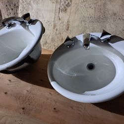 Kohler bathroom cast iron sink with Groe faucet 