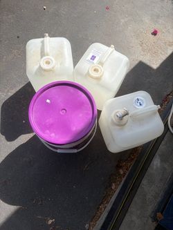 5 gallon water totes