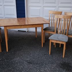 Kitchen Table & 6 Chairs.