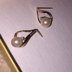 14kt Pearl Tiny Diamond Earings