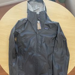 Patagonia Men’s Rain Jacket Size S