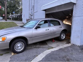 1999 Lincoln Town Car