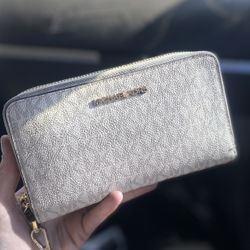 Michael Kors Vanilla Wallet 