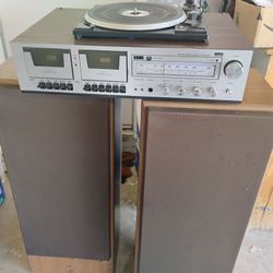 Turntable With Home Speakers 