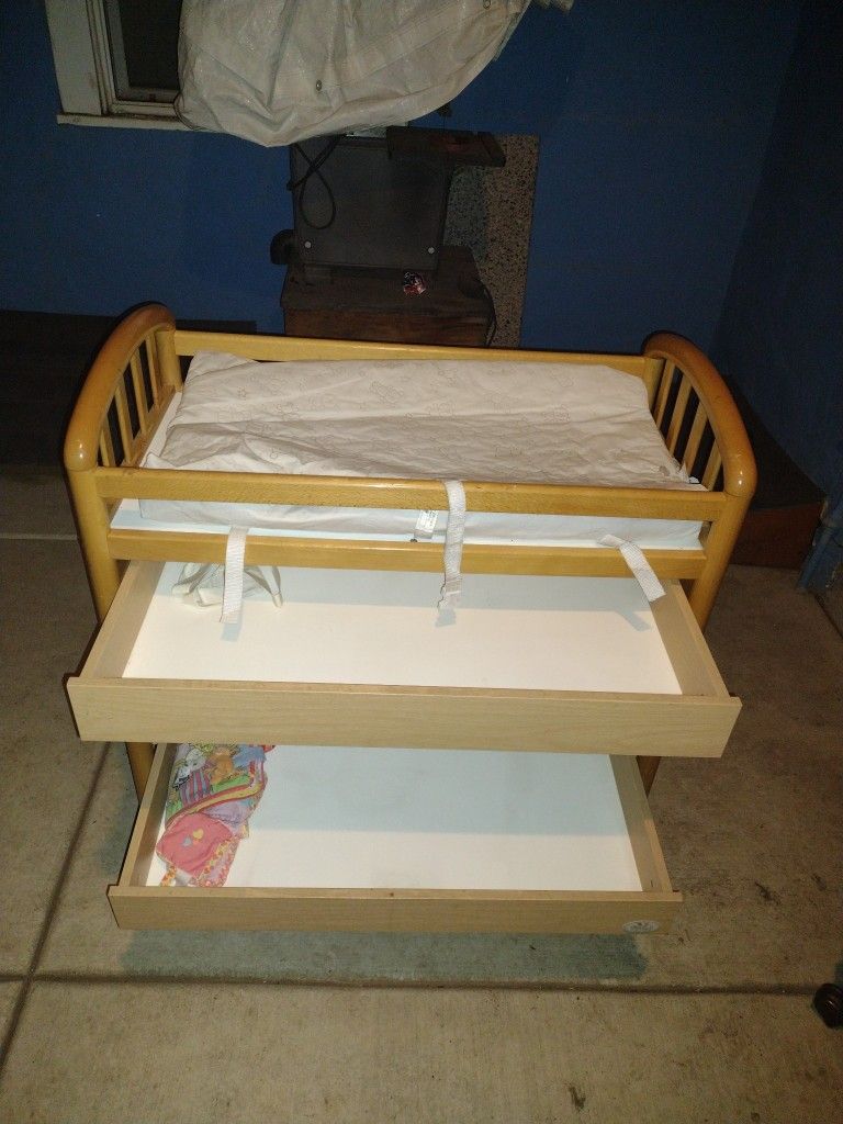 DIAPER CHANGING STATION WITH DRAWERS