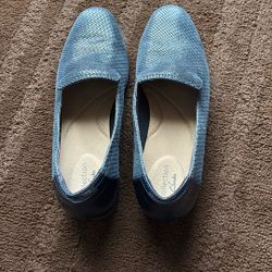 Clarks Navy Shoes Size 8, Medium