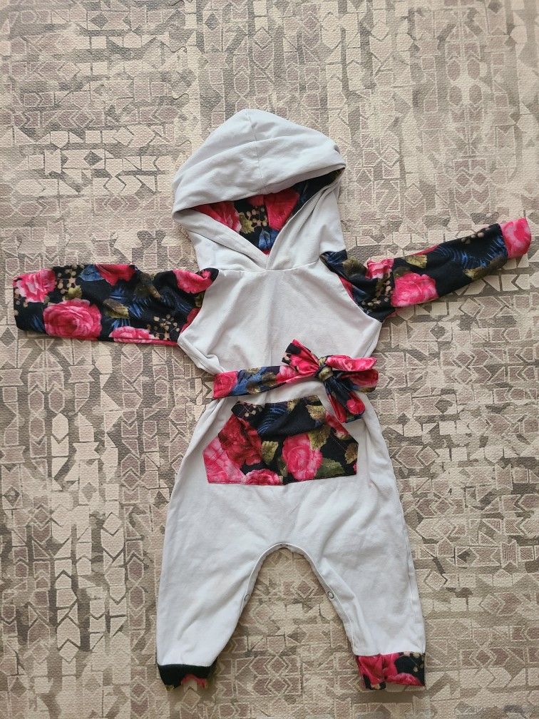 9-12M Girl's Hooded Floral Snapbutton Long Sleeve Bodysuit with Front Pouch