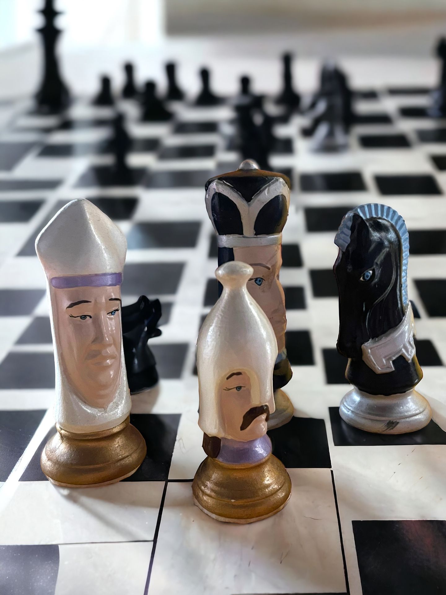 VINTAGE DUNCAN MIDEVIL CHESS PIECES