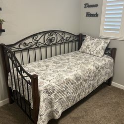 Day bed & dresser