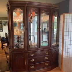 China Cabinet Made in USA from Canery