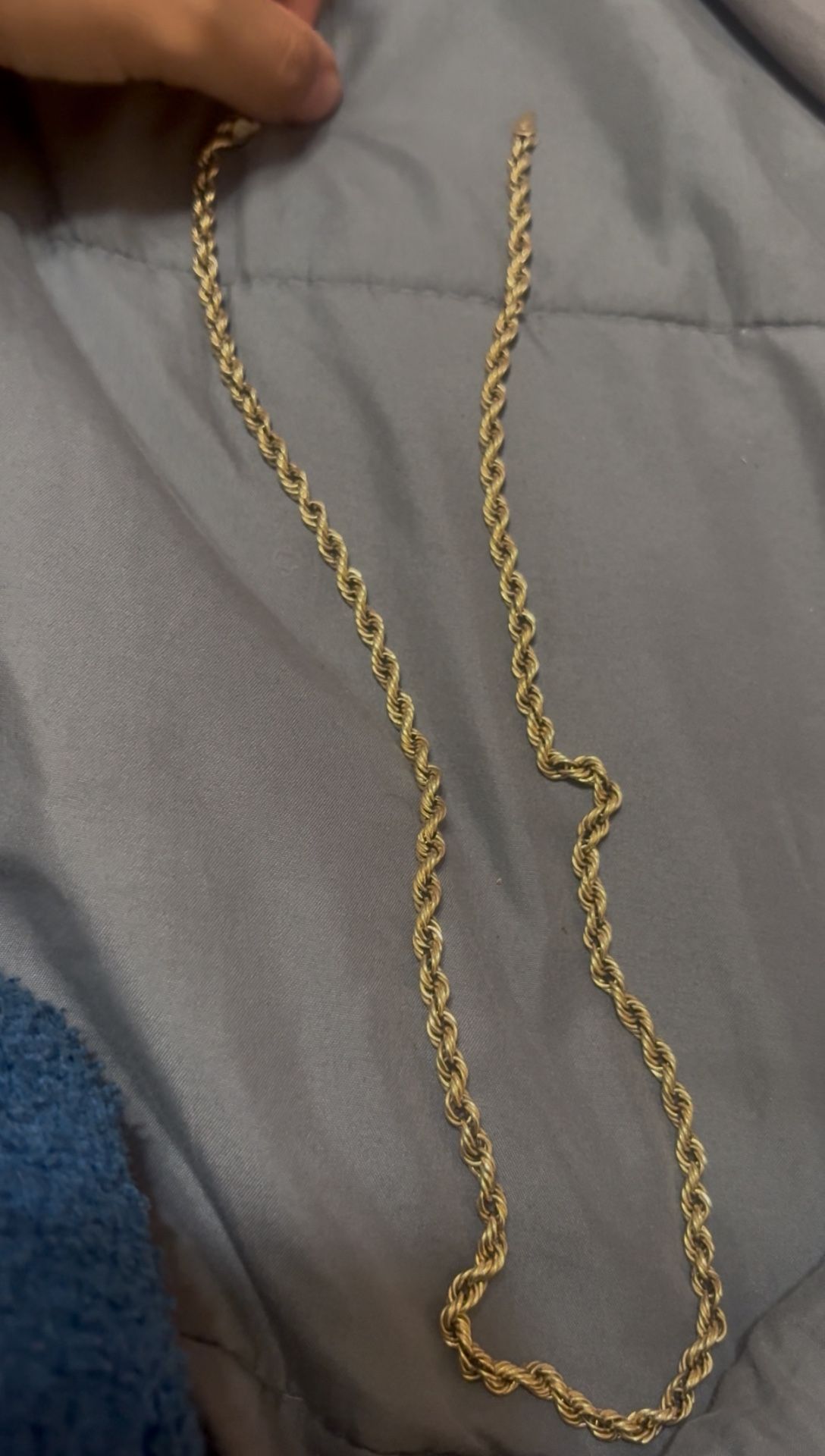 10k Gold Chain 12.6 Grams Good Chain Just Needs A Lil Cleaning 