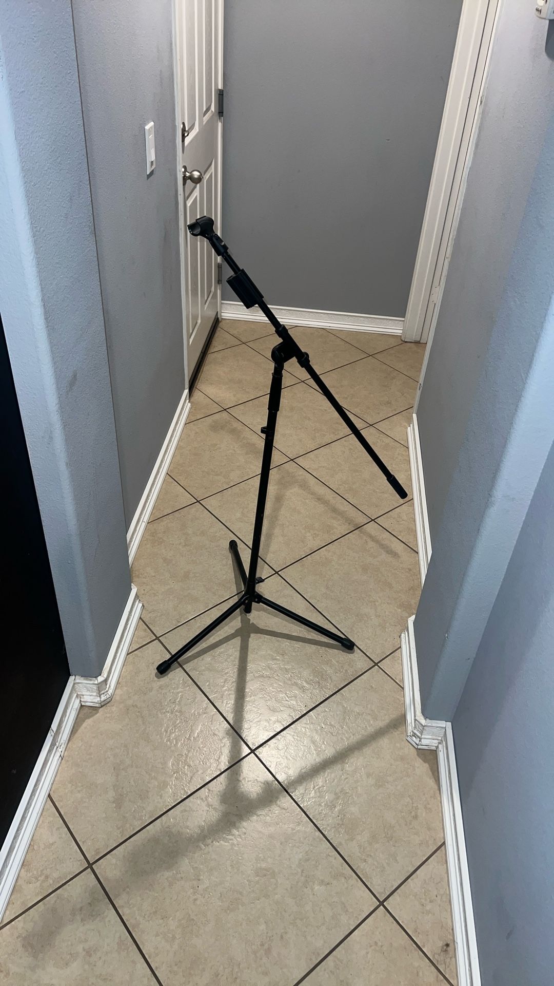 Tripod Mic Stand with Telescoping Boom And Twist Clutch