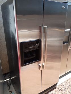 Refrigerator Kenmore in good condition