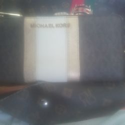 brawnew Michael kors women's wallet original only$25