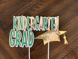 Kinder graduation cake topper