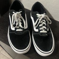 Boys Vans Size 8.5 Left 