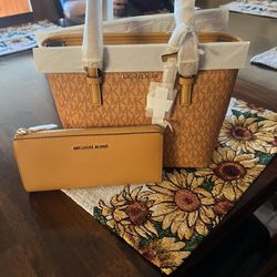 Michael Kors Purse And Wallet New