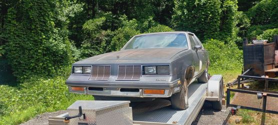 1986 Oldsmobile Cutlass salon t-top