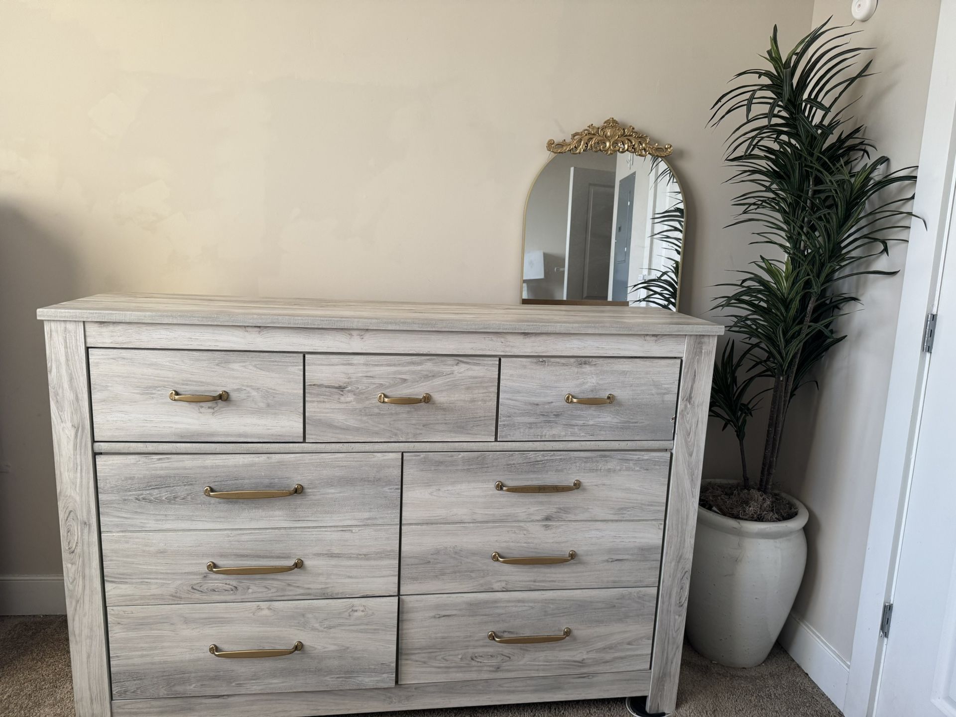 Grey/Beige 7 Drawer Dresser