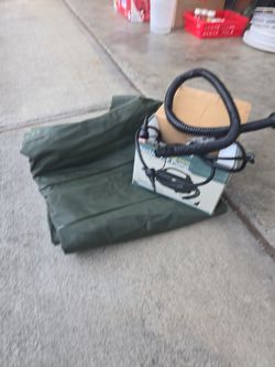 Twin air mattress with pump