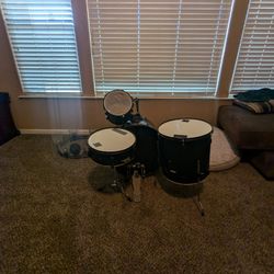 4 Piece Drum Set