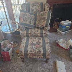Chair With Ottoman 