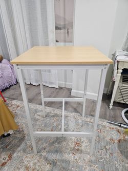 New high top table with comfort foot rest