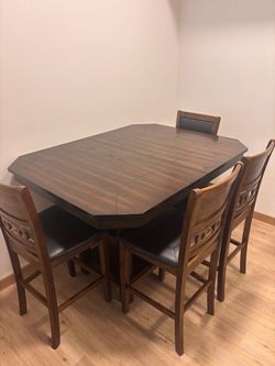 Urban Styles dining table and chairs